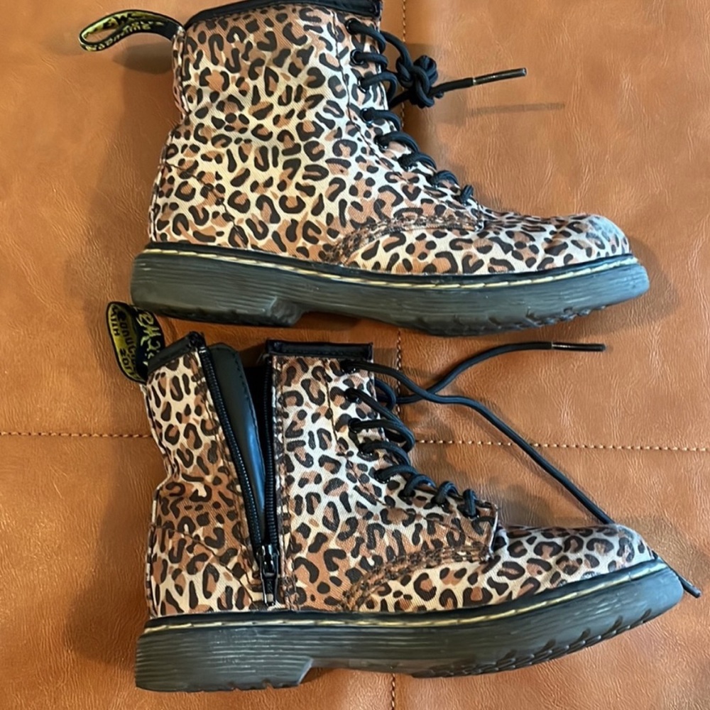 Dr. Martens Cheetah print high top zipper boots toddler size 10 ok condition - Picture 3 of 7